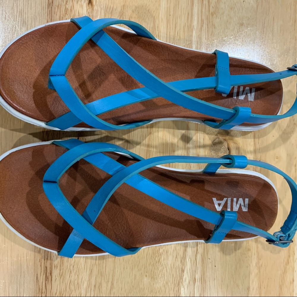 Adorable MIA strappy sandal super comfortable
